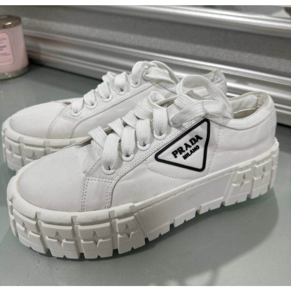 White platform triangle logo fashion white mid sneakers sz 9.5-10 40.5
